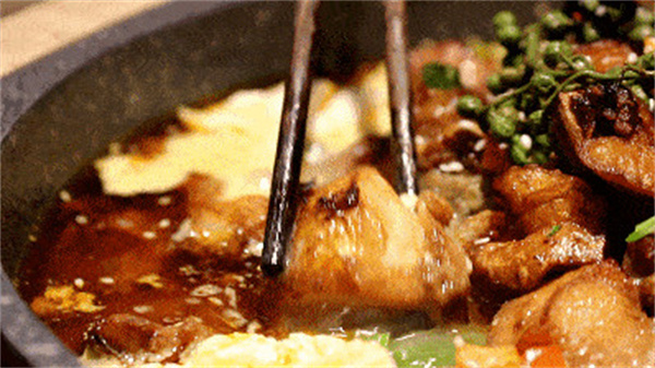 豆小涮藤椒豆花鸡：一种口感绝佳的美食体验