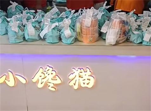 小馋猫烤肉拌饭加盟