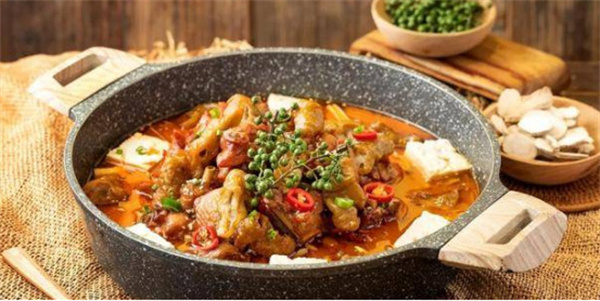 豆小涮：藤椒豆花鸡，一口咬下，满口麻辣鲜香！