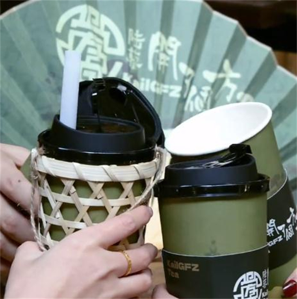 陆黎开了个方子奶茶店加盟