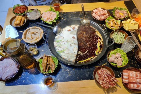 阮三娘重庆老火锅加盟