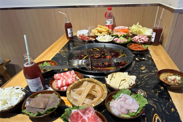 阮三娘重庆老火锅加盟