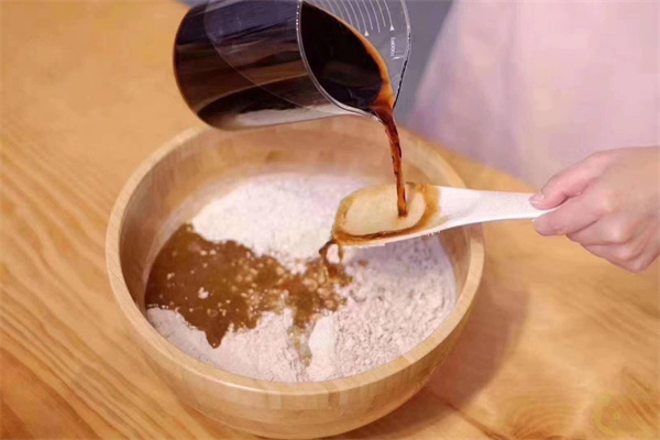 泥美人中药面膜加盟