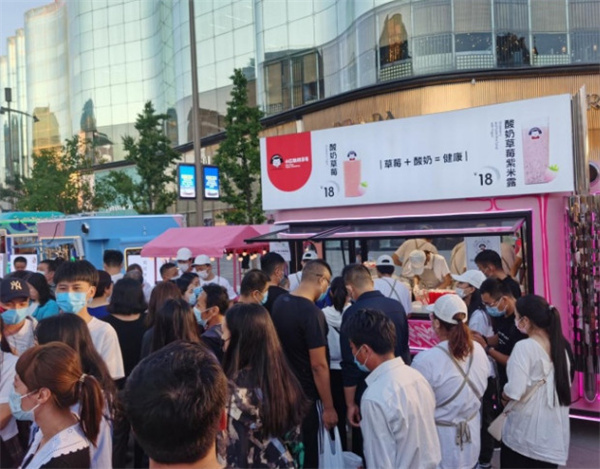 k22酸奶草莓火爆市场，12平米的小店月销高达百万！