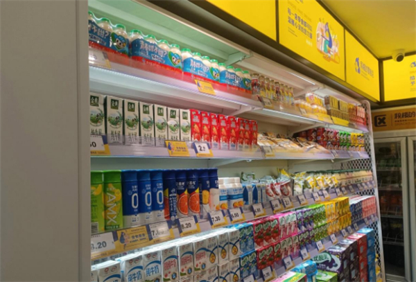 积极的零食店加盟