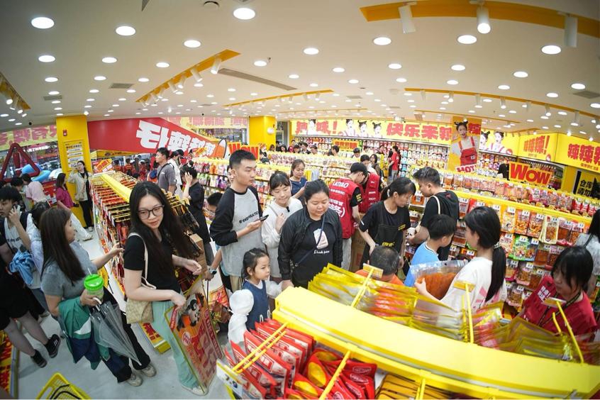 零食很辣上线,零食很忙首家纯辣主题店开业!