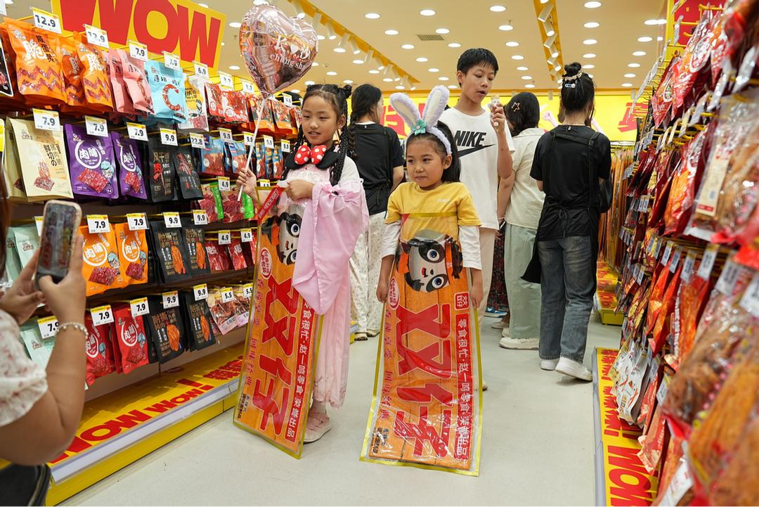 零食很辣上线,零食很忙首家纯辣主题店开业!