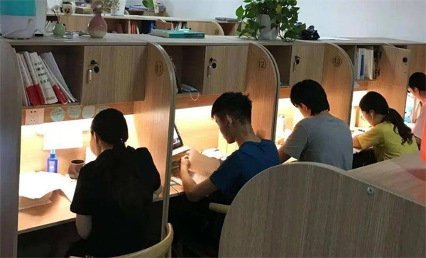 ai自学室加盟