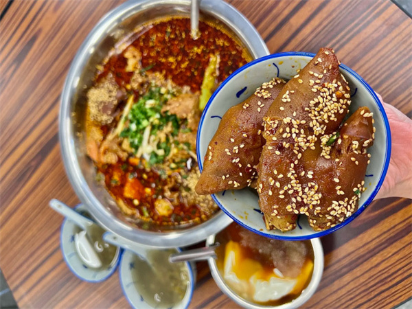 孔岳冒菜