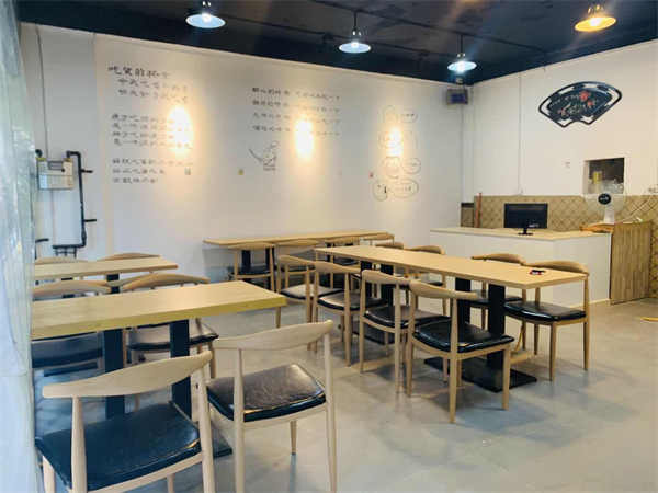 恰似辣年火锅冒菜加盟