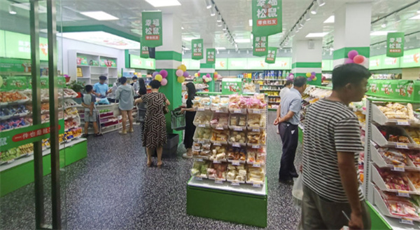 幸福松鼠零食加盟
