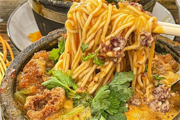 阿朵妹砂锅土豆粉加盟