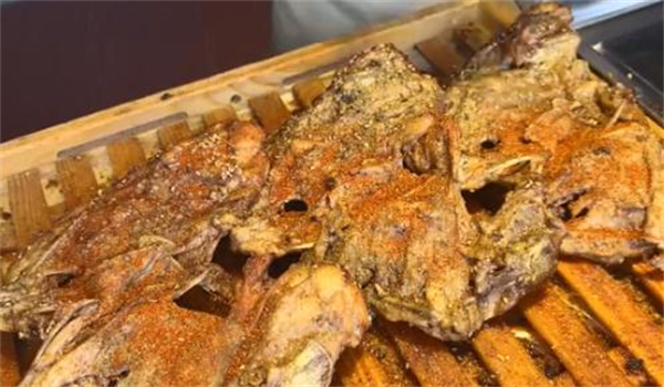 孔大拿翻滚烤鸡架
