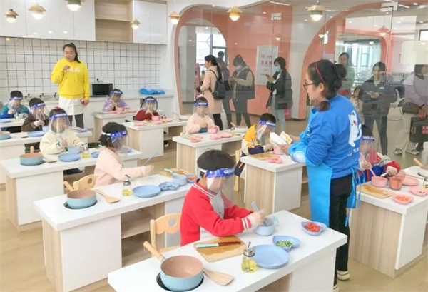 教孩子做饭整理亲子馆加盟