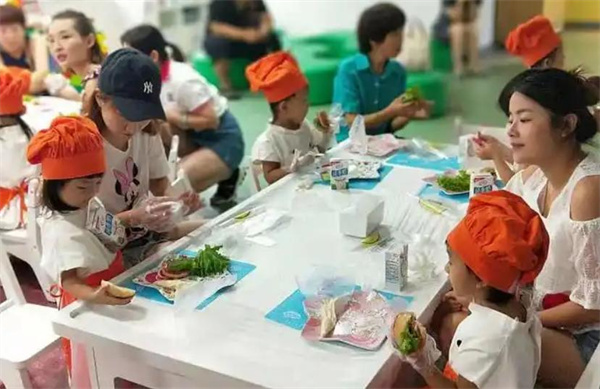教孩子做饭整理亲子馆加盟