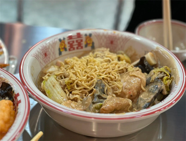 巴佬翁麻辣烫加盟