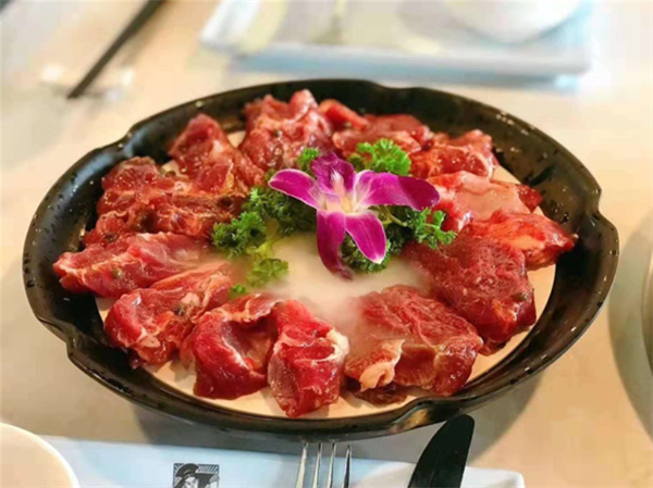 腩潮鲜牛腩火锅加盟