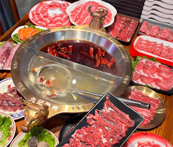 九记鲜切牛肉自助火锅加盟