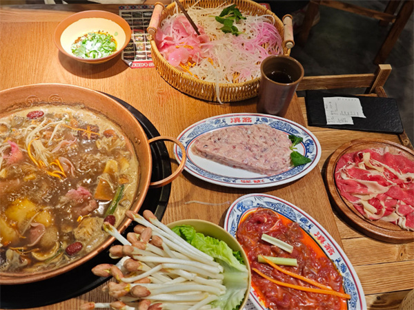 滇翁云南酸菜牛肉火锅加盟