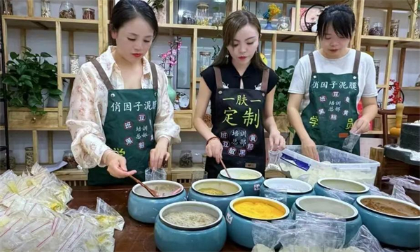 俏因子泥膜加盟
