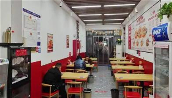 锅晓流浓汁小焖锅加盟