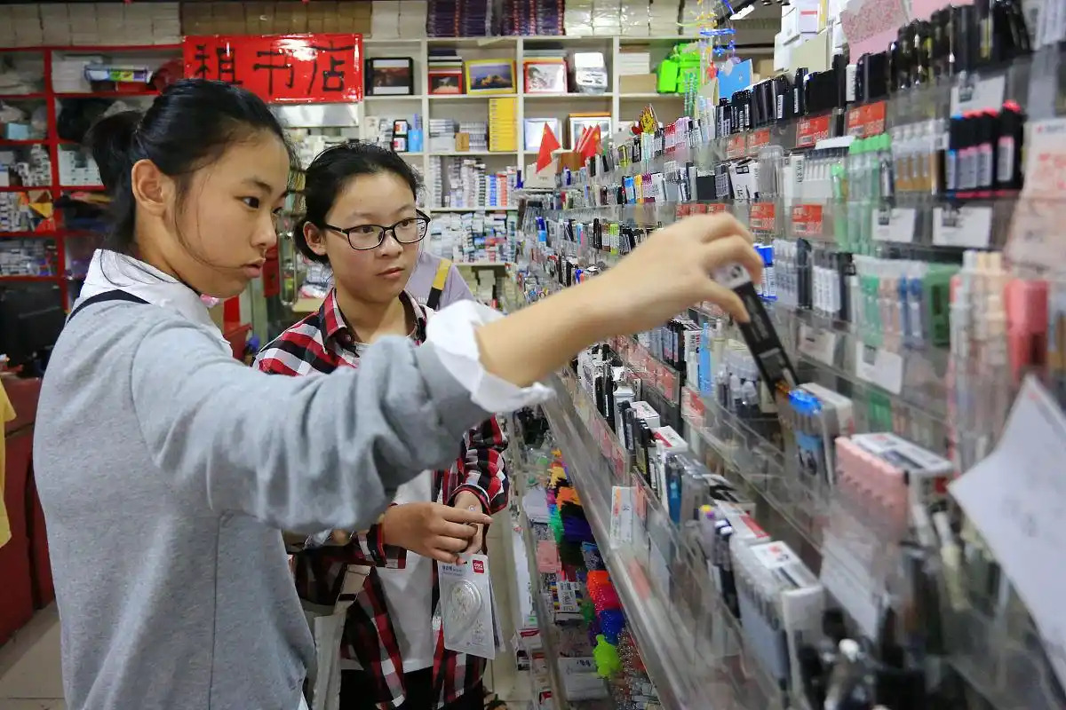 详细盘点：高中学校门口适合开什么店挣钱？
