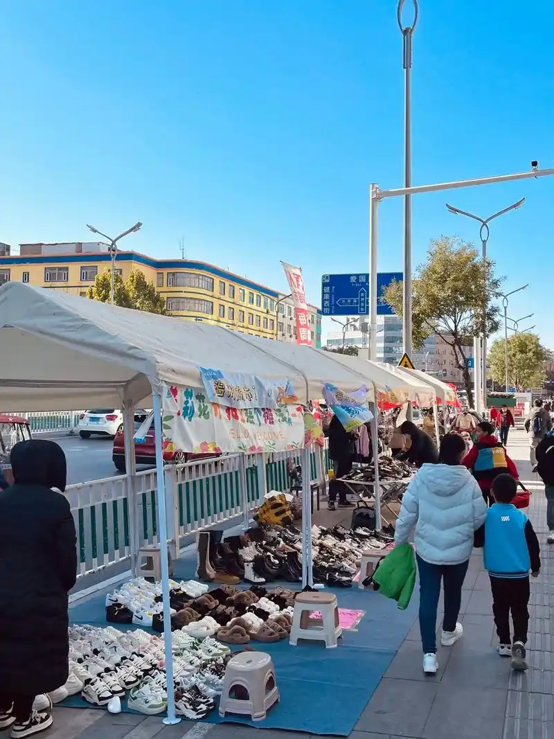 春天摆地摊卖什么挣钱？盘点春季高利润地摊好物清单！