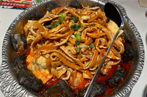 螺蛳粉肥肠臭豆腐火锅