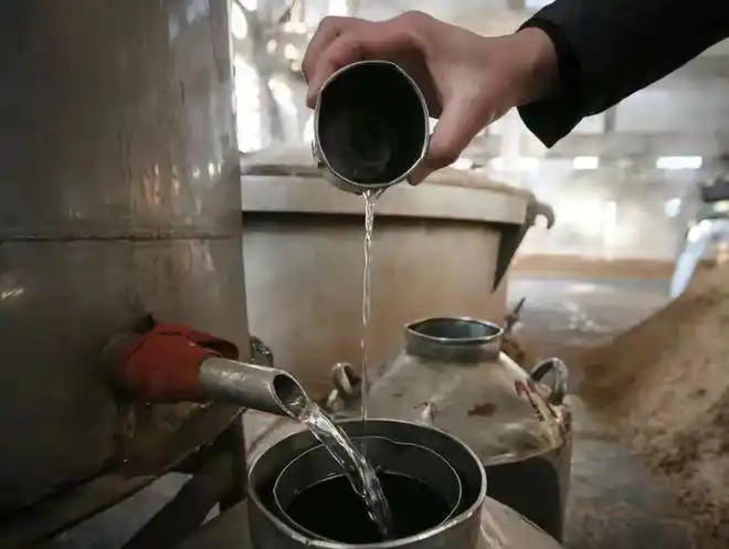 农村小作坊酿酒挣钱吗？揭秘传统工艺背后的致富潜力与门道！