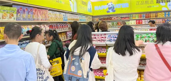 馋品仓零食加盟